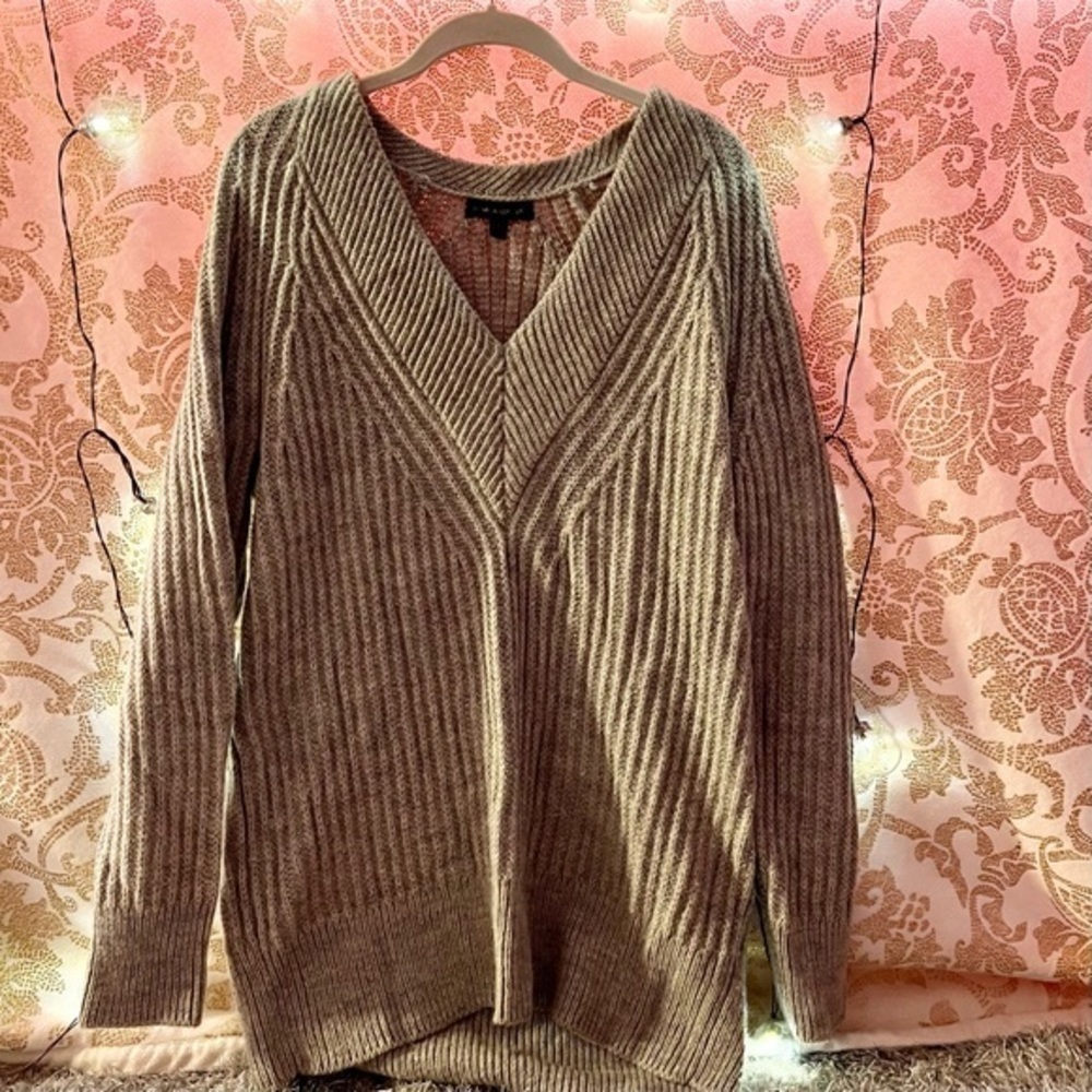 #049 🥀 Banana Republic Grey Knit Sweater - Picture 3 of 9